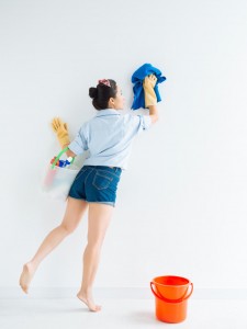 iStock_000052018734_Cleaning-Wiping-Wall.jpg.rend.hgtvcom.1280.1707